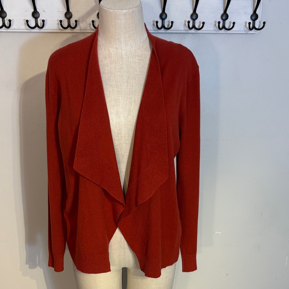 Milano Essentials Rust Open Front Sweater with fun button detail NWT size Small